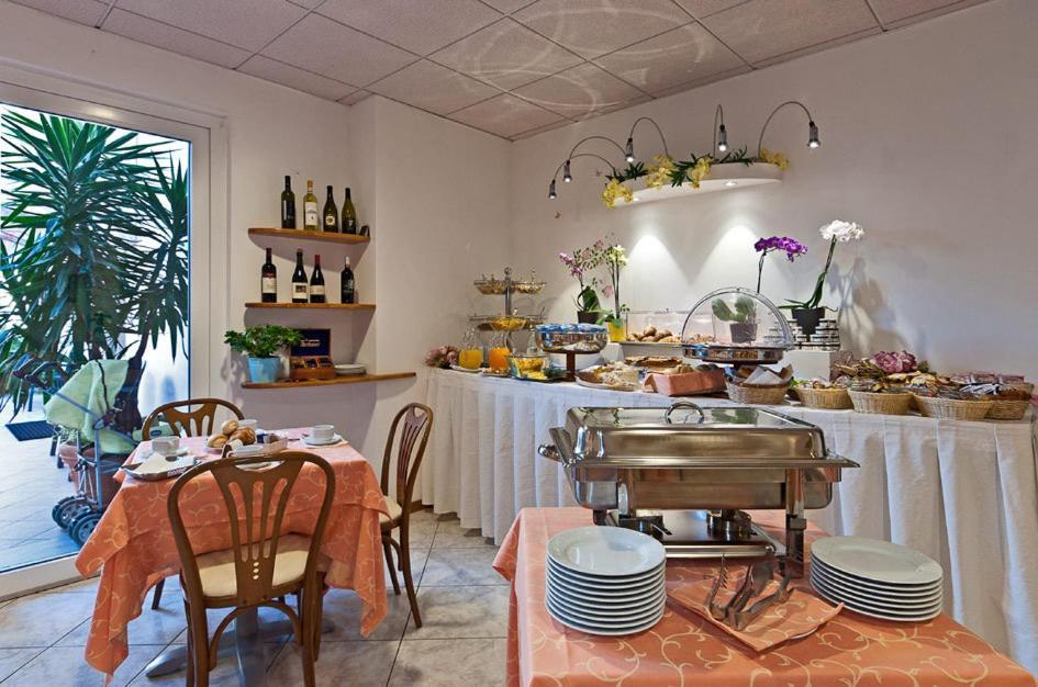 Hotel Prestige Lido di Camaiore Ngoại thất bức ảnh
